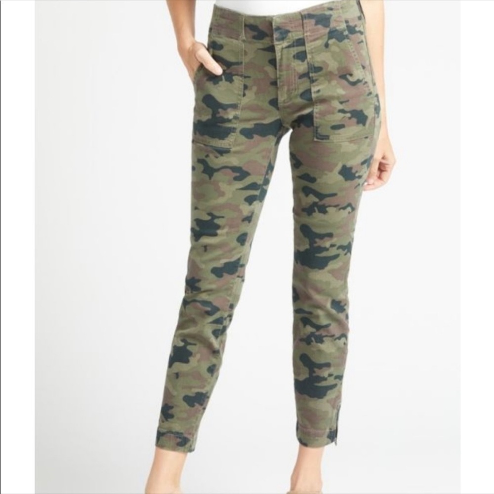 Kut from the Kloth camouflage crop straight leg